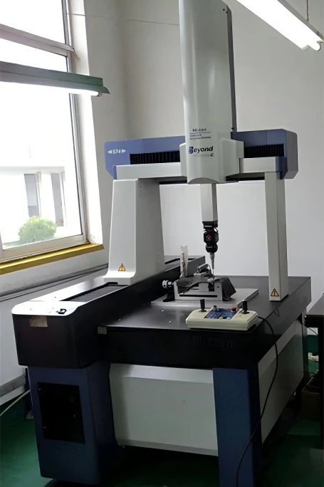 Trilinear coordinates measuring instrument